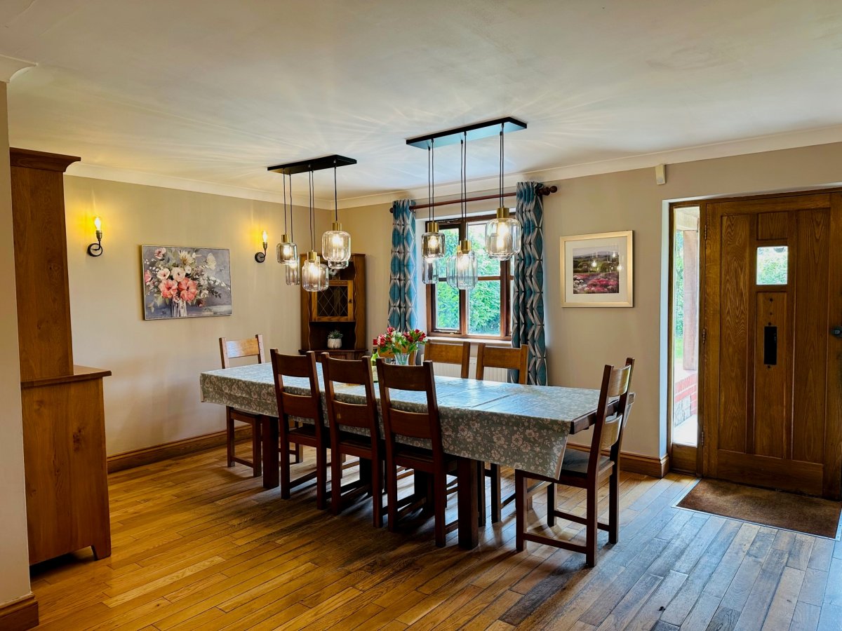 Ashford Farm - Turkey House sleeping 7 - dining table